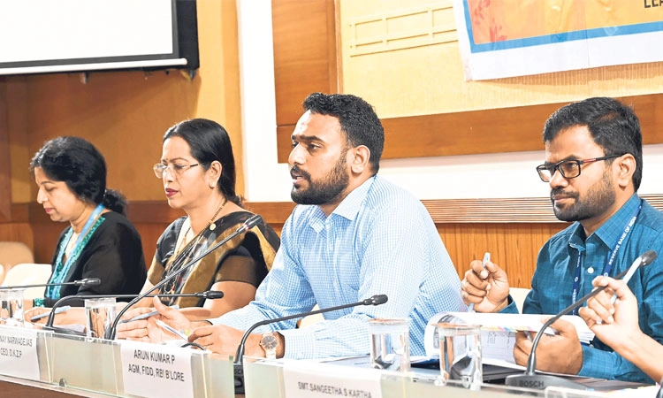 ಪಿಎಂಜೆಜೆವೈ- ಪಿಎಂಎಸ್‌ಬಿವೈ: ನೋಂದಣಿ ಹೆಚ್ಚಿಸಿ: ಸಿಇಒ ಸೂಚನೆ