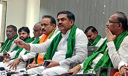 ರಾಜ್ಯದಲ್ಲಿ ಭೀಕರ ಬರ: ಸಿಎಂ, ಸಚಿವರು, ಶಾಸಕರು ಸಂಬಳ ಬಿಟ್ಟುಕೊಡಿ-ನಡಹಳ್ಳಿ ಆಗ್ರಹ