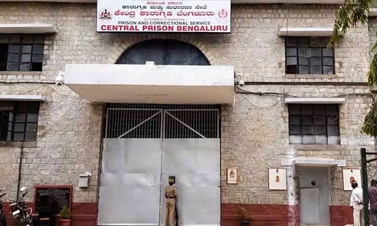 ರಾಜ್ಯದ ಜೈಲಲ್ಲಿ 9 ತಿಂಗಳಲ್ಲಿ 410 ಮೊಬೈಲ್‌ಗಳು ಜಪ್ತಿ!    