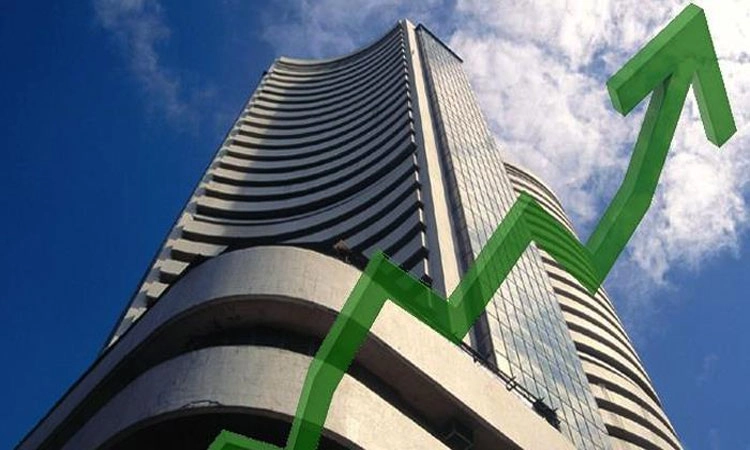 Stock Market:ದೀಪಾವಳಿ - 400ಕ್ಕೂ ಅಧಿಕ ಅಂಕಗಳ ಜಿಗಿತದೊಂದಿಗೆ ಷೇರುಪೇಟೆ ವಹಿವಾಟು ಅಂತ್ಯ