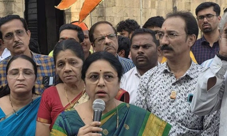 Pune: ಮಹಿಳೆಯರು ನಮಾಜ್ ಮಾಡಿದ ಸ್ಥಳವನ್ನು ಶುದ್ಧ ಮಾಡಿದ ಬಿಜೆಪಿ ಸಂಸದೆ