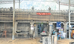 ಇಲ್ಲಿ ಮೂರ್ತಿ ಇಲ್ಲ, ತ್ರಿಶೂಲವೇ ದೇವಿ!