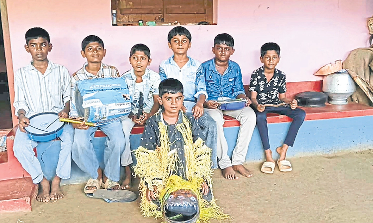 ಶಾರ್ದೂಲದ ಹಿಂದೆ ಮಾನವೀಯ ಮುಖ