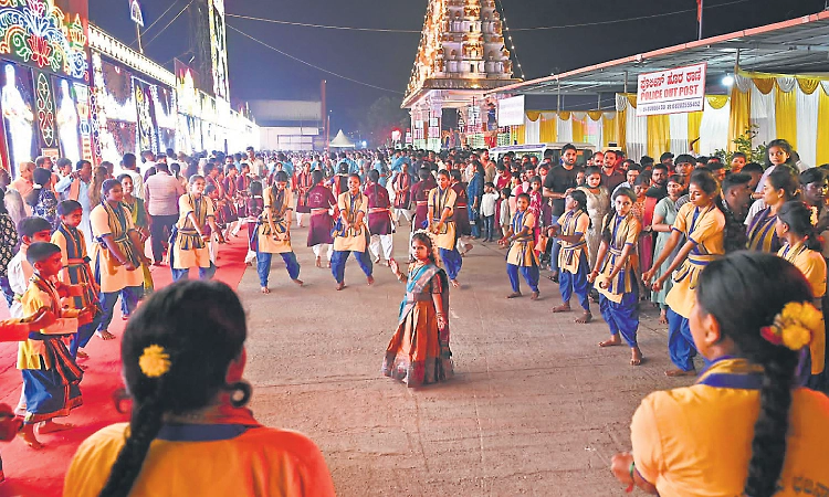 ಉಚ್ಚಿಲ ದಸರಾ: ಮನಸೂರೆಗೊಂಡ ಸಾಂಸ್ಕೃತಿಕ ರಸದೌತಣ, ಸ್ವಯಂಸೇವಕರ ನಿಷ್ಠೆ