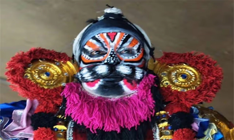 Mandarthi troupe artist portraying Mahishasura dies of heart attack after performance