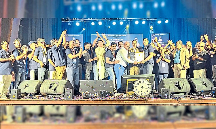 Mangaluru: ಕಿಶೋರ್‌ ಕುಮಾರ್‌ ಹಾಡುಗಳ ಗಾಯನ ವಿಶ್ವದಾಖಲೆ