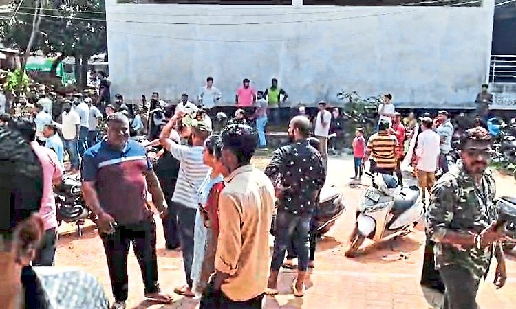 Surathkal; ಲಕ್ಕಿ ಸ್ಕೀಂ ಗೊಂದಲ: ಕಂಪೆನಿ ಕಚೇರಿಗೆ ಗ್ರಾಹಕರ ಮುತ್ತಿಗೆ