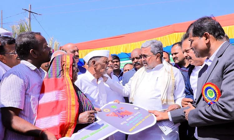 ಭೂಮಿ ಜೀವದ ತೊಟ್ಟಿಲು, ಅದನ್ನು ಬಂಜೆ ಮಾಡಬಾರದು: ರೈತರಿಗೆ ಸಿದ್ದರಾಮಯ್ಯ ಸಲಹೆ 