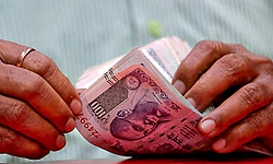 ಡಾಲರ್‌ ಎದುರು 91.73ಕ್ಕೆ ಕುಸಿದ ರೂಪಾಯಿ: ಸಾರ್ವಕಾಲಿಕ ಕನಿಷ್ಠ!   