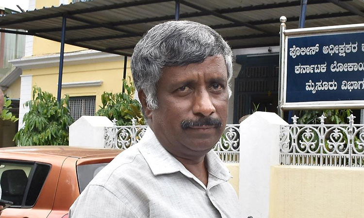 ಮೈಸೂರಿನ ಸ್ನೇಹಮಯಿ ಕೃಷ್ಣ ಮನೆ, ಕಚೇರಿ ಮೇಲೆ ಸಿಸಿಬಿ ದಾಳಿ, ದಾಖಲೆ ವಶಕ್ಕೆ