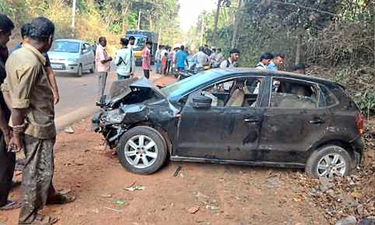 Sulya: ಚಲಿಸುತ್ತಿದ್ದ ಕಾರಿಗೆ ಹಿಂಭಾಗದಿಂದ ಕಾರು ಡಿಕ್ಕಿ: ನಾಲ್ವರಿಗೆ ಗಾಯ