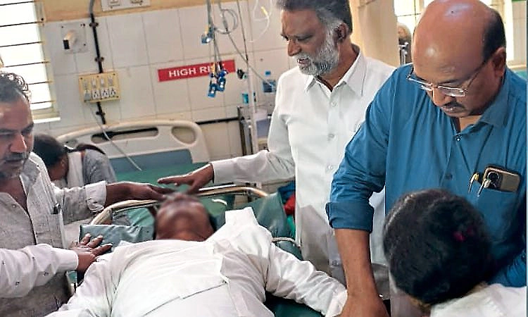 Over 30 injured in bee attack during Ramadan prayers in Davanagere