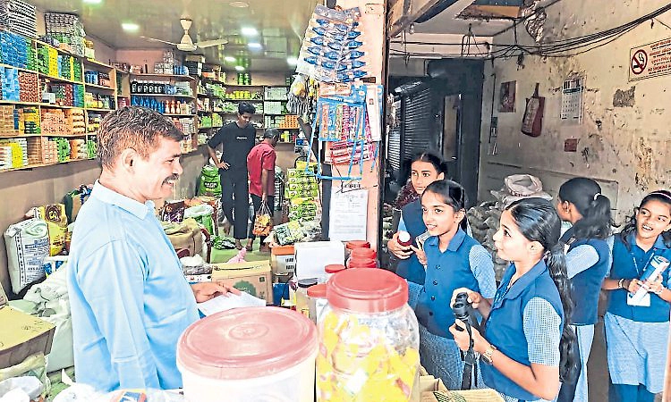 Kumble: ಪೇಟೆ ನಡುವೆ ಗುಬ್ಬಚ್ಚಿಗಳ ಹುಡುಕಾಟ!