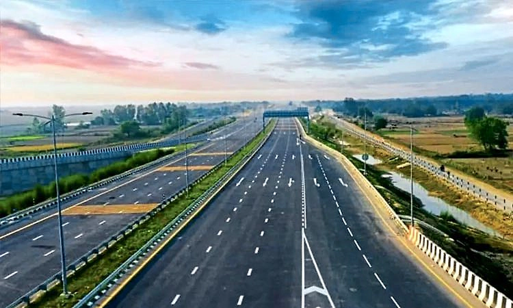 ಹೆದ್ದಾರಿಗಳು ಸಾವಿನ ದಾರಿಯಾಗದಿರಲಿ