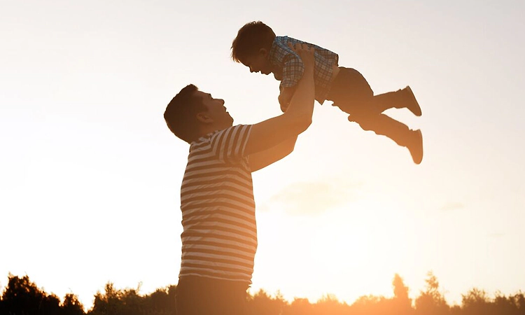 ಚೀನಾದ 'ಸೂಪರ್ ಡ್ಯಾಡ್': ಅನಾಥ ಮಕ್ಕಳ ಬಾಳಿಗೆ ಬೆಳಕಾದ ದೈಹಿಕ ಶಿಕ್ಷಕ!