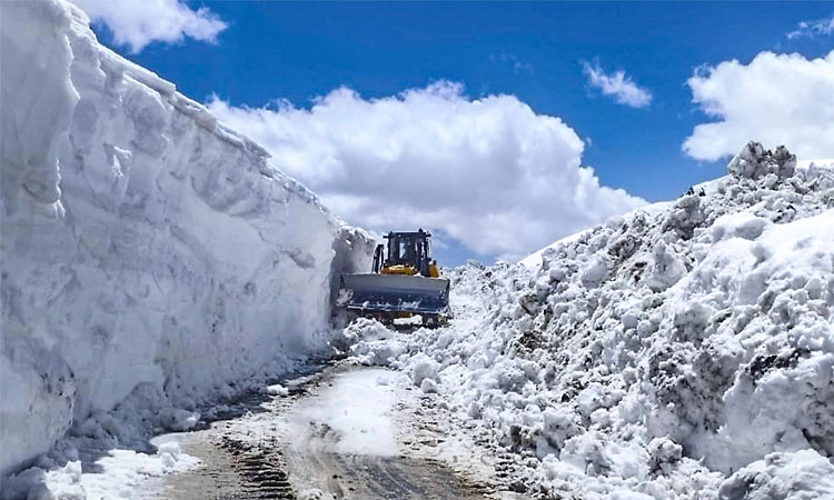 Jammu- Kashmir: ಕಿಶ್ತ್ವಾರ್-ಸಿಂಥನ್ ಟಾಪ್ ರಸ್ತೆ ಪುನರಾರಂಭ; ಸಂಚಾರಕ್ಕೆ ಹಸಿರು ನಿಶಾನೆ