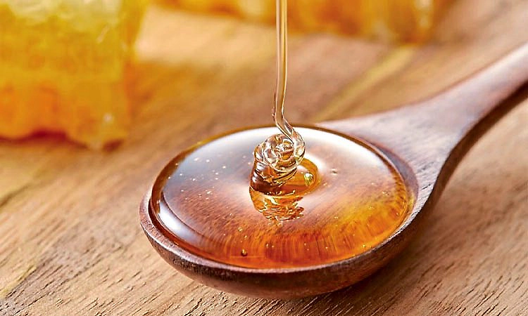 Honey:ಅಸಲಿ ಜೇನುತುಪ್ಪ ಗುರುತಿಸುವುದು ಹೇಗೆ?ಶುದ್ಧತೆ ಪರೀಕ್ಷಿಸಲು ಇಲ್ಲಿವೆ 5 ಸರಳ ಮಾರ್ಗಗಳು