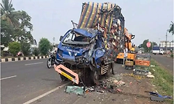 Belagavi: ನಿಂತಿದ್ದ ಲಾರಿಗೆ ಗೂಡ್ಸ್ ವಾಹನ ಡಿಕ್ಕಿ, ಇಬ್ಬರು ಸಾವು