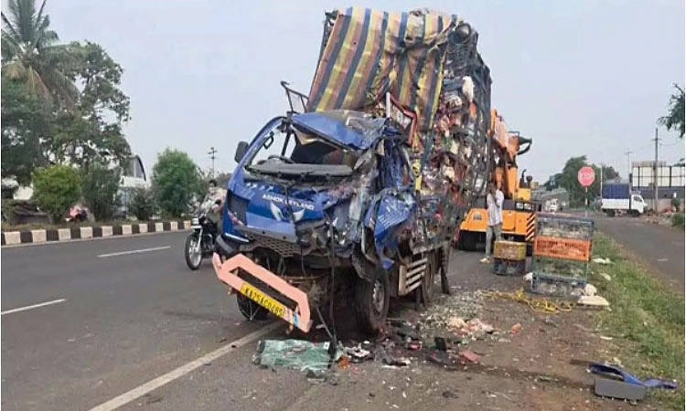 Belagavi: ನಿಂತಿದ್ದ ಲಾರಿಗೆ ಗೂಡ್ಸ್ ವಾಹನ ಡಿಕ್ಕಿ, ಇಬ್ಬರು ಸಾವು