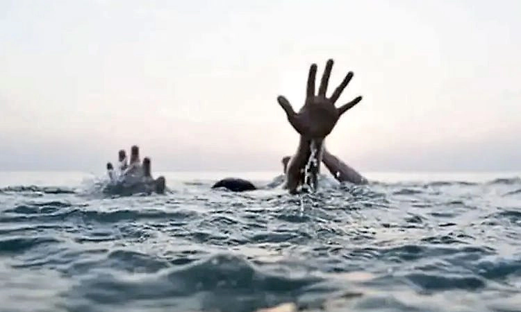 ನದಿಯಲ್ಲಿ ಈಜಲು ಹೋಗಿ ನೀರಿನಲ್ಲಿ ಮುಳುಗಿದ ಮಗ... ರಕ್ಷಣೆಗೆ ಹೋದ ತಾಯಿಯೂ ನೀರುಪಾಲು