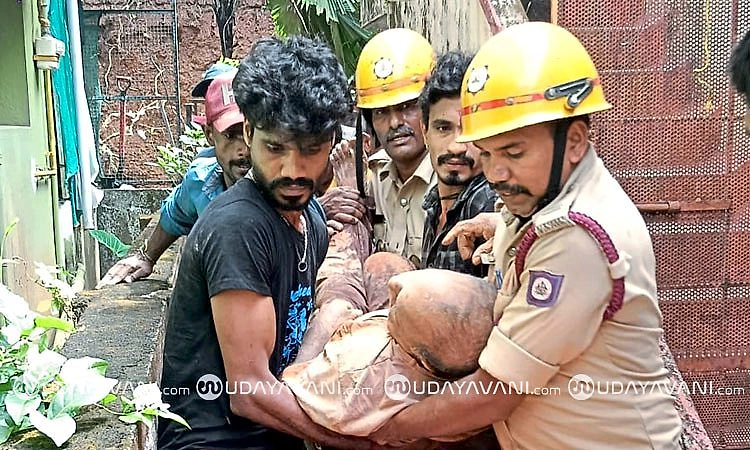 Mangaluru: ಧರೆ ಕುಸಿದು ಮಣ್ಣಿನಡಿ ಸಿಲುಕಿದ ವ್ಯಕ್ತಿ; ಅಗ್ನಿಶಾಮಕ ದಳದಿಂದ ರಕ್ಷಣೆ
