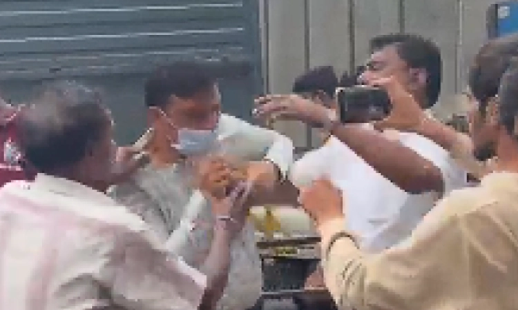 Street vendors attack GBA officials during anti-encroachment drive in Bengaluru