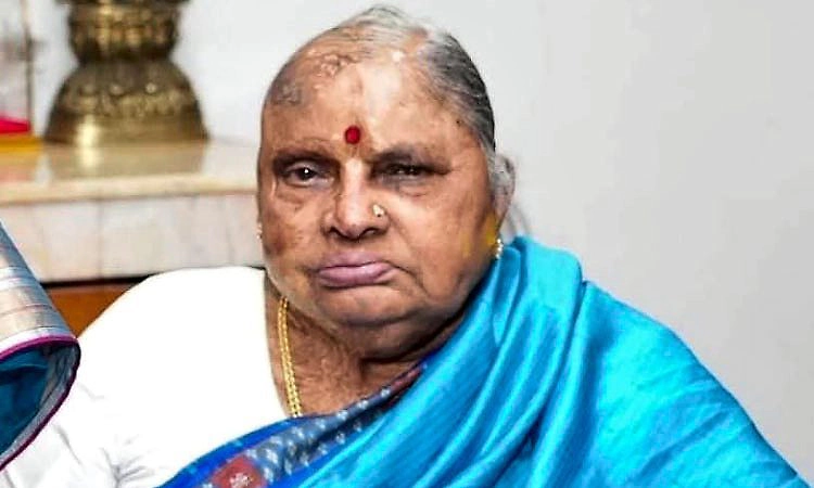 ಚನ್ನಮ್ಮ ಸಮಾಧಿ ಬಳಿ 11 ದಿನ ನಂದಾದೀಪ, ಶ್ಲೋಕ ಪಠಣ     