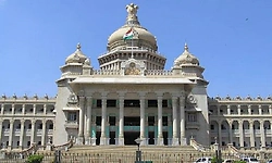 Karnataka: Cong stages protest against BJP for disrupting legislative session