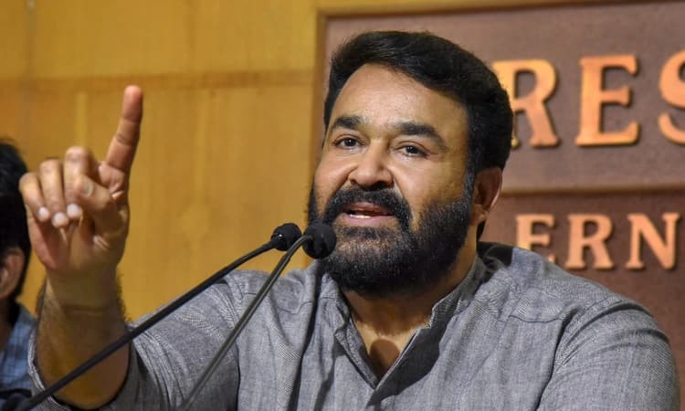 Dadasaheb Phalke Award: Mohanlal arrives in Kerala, thanks fans and family