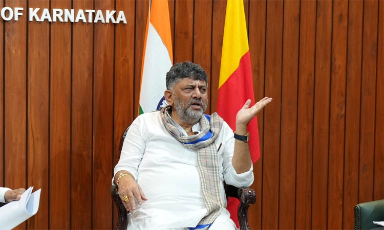 ಬಿಜೆಪಿ ಶಾಸಕರು ಯಾಕೆ ರಸ್ತೆ ಗುಂಡಿ ಮುಚ್ಚಿಸಿಲ್ಲ : ಡಿಕೆಶಿ