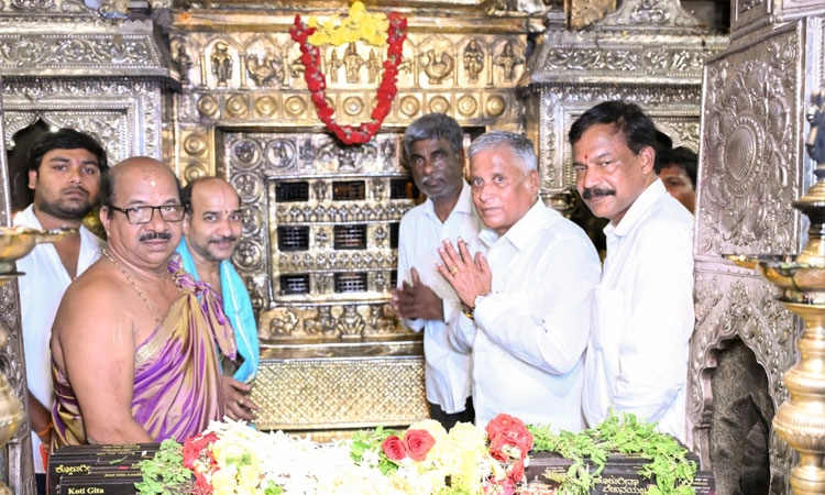 Udupi: ಶ್ರೀಕೃಷ್ಣ ಮಠಕ್ಕೆ ವಿ. ಸೋಮಣ್ಣ ಭೇಟಿ