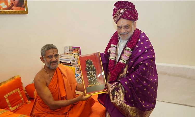 ಪೇಜಾವರ ಶ್ರೀ ಚಾತುರ್ಮಾಸ್ಯ: ಗೃಹ ಸಚಿವ ಅಮಿತ್ ಶಾ ಭೇಟಿ