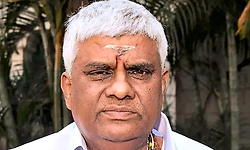 ಸರ್ಕಾರ ದಿವಾಳಿಯಾಗಿದ್ರೆ ಜಮೀನು ಕೊಡುವೆ: ಎಚ್‌.ಡಿ.ರೇವಣ್ಣ