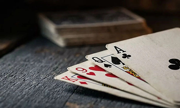 Five arrested for gambling in Savanur