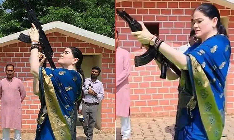 IPS officer fires AK-47 during Dussehra celebrations! - Video goes viral