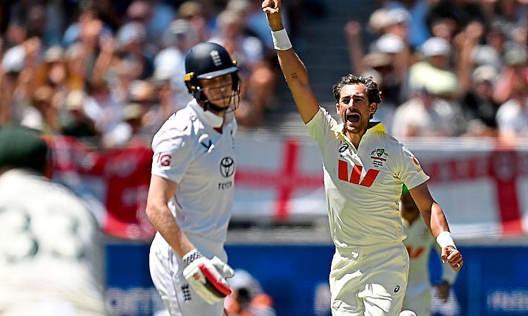 Ashes 2025: ‌ಮಾರಕ ದಾಳಿಯೊಂದಿಗೆ ವಿಕೆಟ್ ದಾಖಲೆ ಬರೆದ ಮಿಚೆಲ್‌ ಸ್ಟಾರ್ಕ್