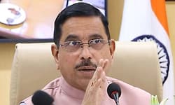 ಸಿದ್ದರಾಮಯ್ಯ -ಡಿಕೆಶಿಗೆ ರಾಹುಲ್ ಗಾಂಧಿ ʼಮೊಹಬ್ಬತ್ʼ ಪಾಠ ಹೇಳಲಿ: ಪ್ರಹ್ಲಾದ್‌ ಜೋಶಿ