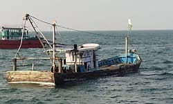 Malpe: ಫೈಬರ್‌ ಒಡೆದು ಬೋಟ್‌ ಮುಳುಗಡೆ; ಮೀನುಗಾರರ ರಕ್ಷಣೆ