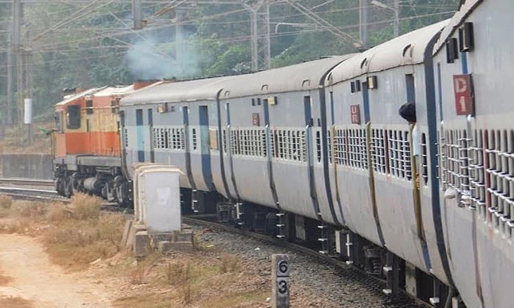 Railways; ಡಿಸೆಂಬರ್ 26 ರಿಂದ ರೈಲು ಪ್ರಯಾಣ ದರ ಅಲ್ಪ ಏರಿಕೆ