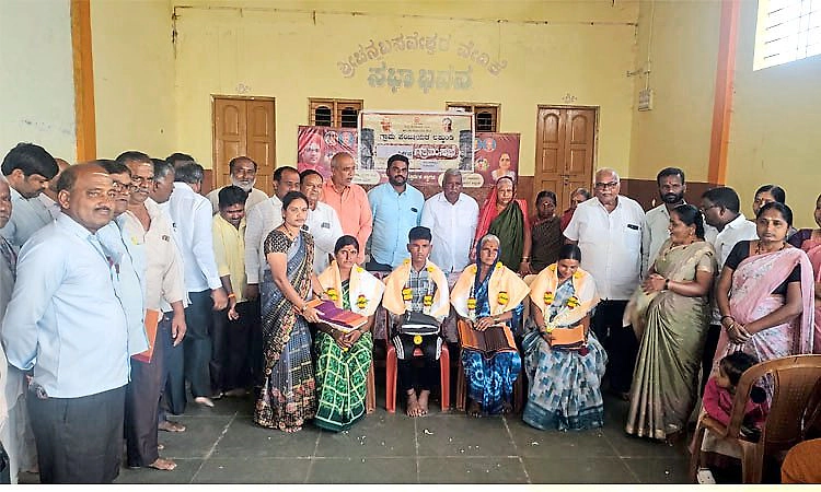 Lakkundi: ಸರಕಾರಕ್ಕೆ ನಿಧಿ ಒಪ್ಪಿಸಿದ ರಿತ್ತಿ ಕುಟುಂಬಕ್ಕೆ 30/40 ನಿವೇಶನ ಹಂಚಿಕೆ