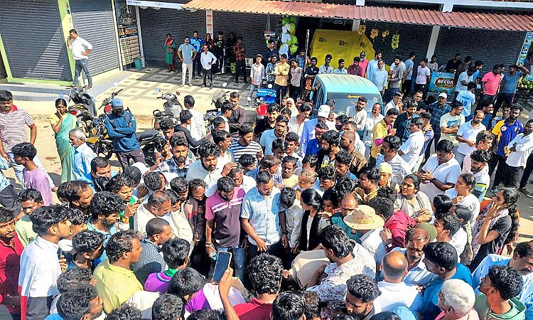 ಚಿಕ್ಕಮಗಳೂರು: ಕಾಡಾನೆ ಅಟ್ಟಹಾಸ; ರಾಜ್ಯ ಹೆದ್ದಾರಿ ತಡೆದು ಮೃತದೇಹವಿಟ್ಟು ಪ್ರತಿಭಟನೆ!