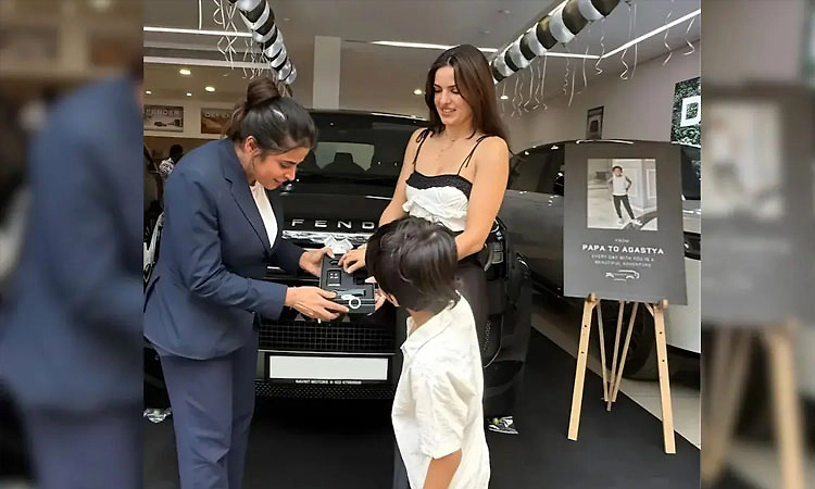 ಮಾಜಿ ಪತ್ನಿ ಹಾಗೂ ಮಗನಿಗೆ 4 ಕೋ.ರೂ. ಬೆಲೆಯ ಐಷಾರಾಮಿ ಗಿಫ್ಟ್ ಕೊಟ್ಟ ಹಾರ್ದಿಕ್ ಪಾಂಡ್ಯ!