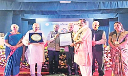 ಡಾ| ಎಂ. ಮೋಹನ ಆಳ್ವರಿಗೆ ಫೆಲೋಶಿಪ್‌ ಗೌರವ ಪ್ರದಾನ