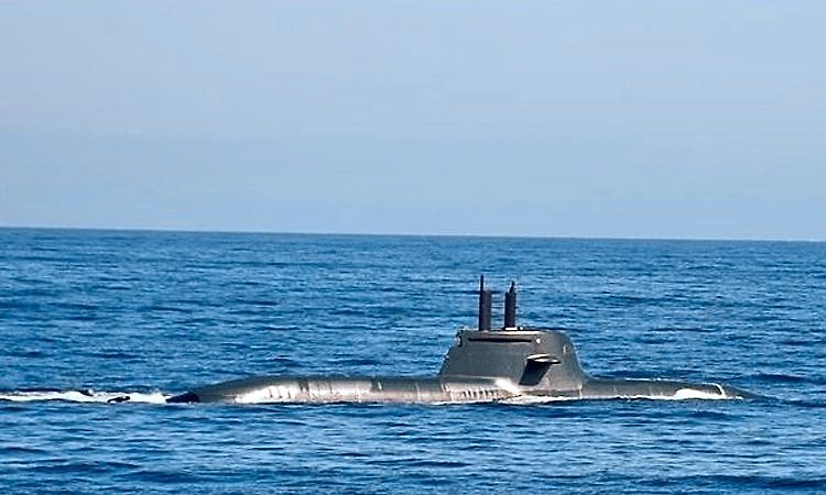 ಅರಬ್ಬೀ ಸಮುದ್ರಕ್ಕಿಳಿದ ಬ್ರಿಟನ್‌ನ ಜಲಂತಾರ್ಗಾಮಿ: ಯುದ್ಧಕ್ಕೆ ಬೆಂಬಲ?