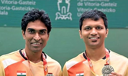 ಪ್ಯಾರಾ ಬ್ಯಾಡ್ಮಿಂಟನ್: ಪ್ರಮೋದ್ ಗೆ ಅವಳಿ ಚಿನ್ನ   