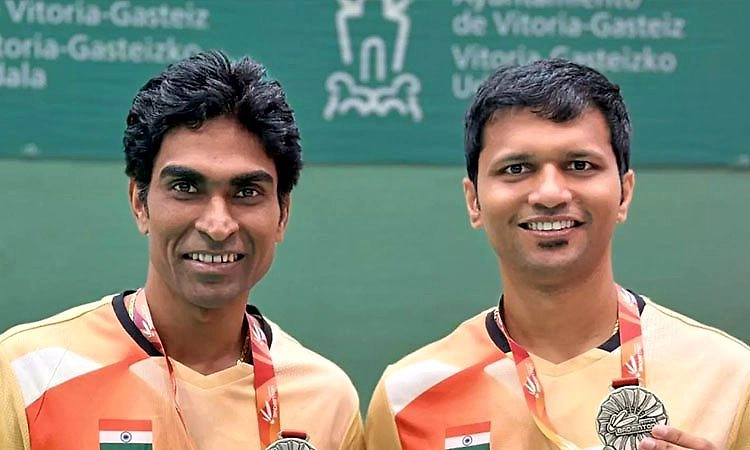 ಪ್ಯಾರಾ ಬ್ಯಾಡ್ಮಿಂಟನ್: ಪ್ರಮೋದ್ ಗೆ ಅವಳಿ ಚಿನ್ನ   