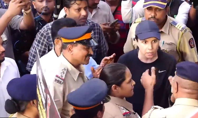 Get out, you're causing traffic jam: Woman snaps at minister during BJP's Mumbai rally