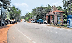 ಹಟ್ಟಿಯಂಗಡಿ ಕ್ರಾಸ್‌: ತುರ್ತಾಗಿ ಬೇಕಿದೆ ವಾಹನಗಳ ವೇಗಕ್ಕೆ ಬ್ರೇಕ್‌