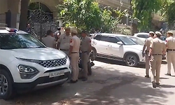 Delhi ; ಐಆರ್‌ಎಸ್ ಅಧಿಕಾರಿಯ ಪುತ್ರಿಯ ಕತ್ತು ಬಿಗಿದು ಬರ್ಬರ ಹತ್ಯೆ!