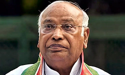 ಪ್ರಧಾನಿ ಮೋದಿ 'ಭಯೋತ್ಪಾದಕ'... ಮಲ್ಲಿಕಾರ್ಜುನ ಖರ್ಗೆಗೆ ಚುನಾವಣಾ ಆಯೋಗ ನೋಟಿಸ್